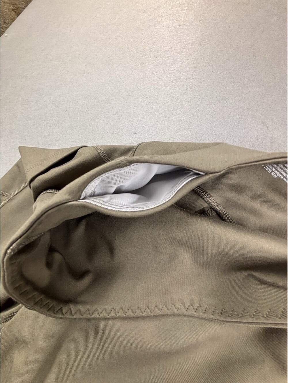 Victoria's Secret Seneca Rock Tan Pocket Leggings L/G Short High Rise VS Sport - Picture 3 of 7